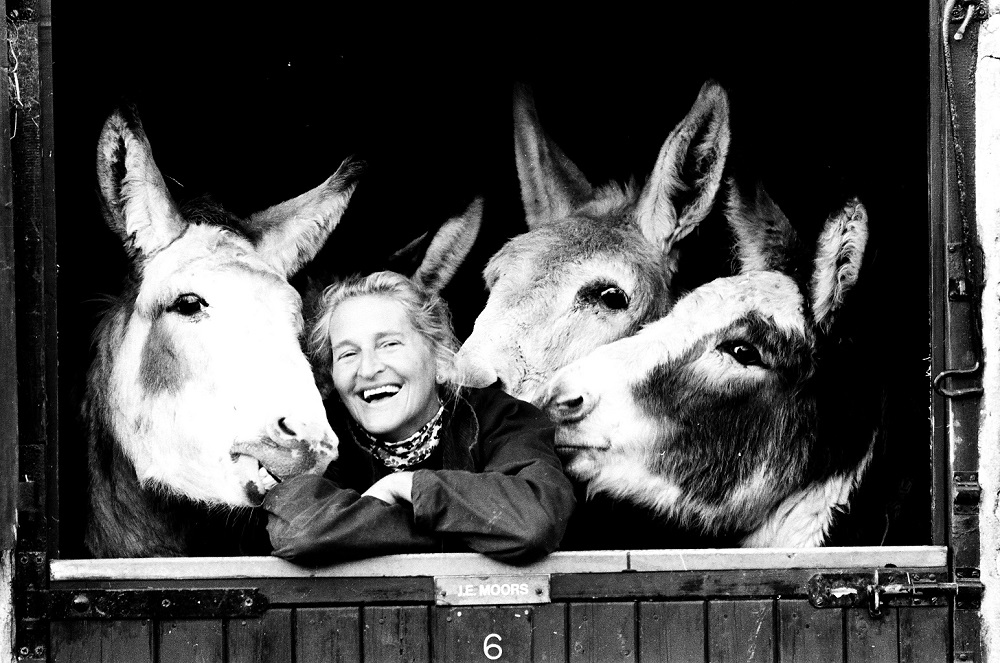 dr-svendsen-with-donkeys-in-1986-photo-copyright-of-mike-hollist-3